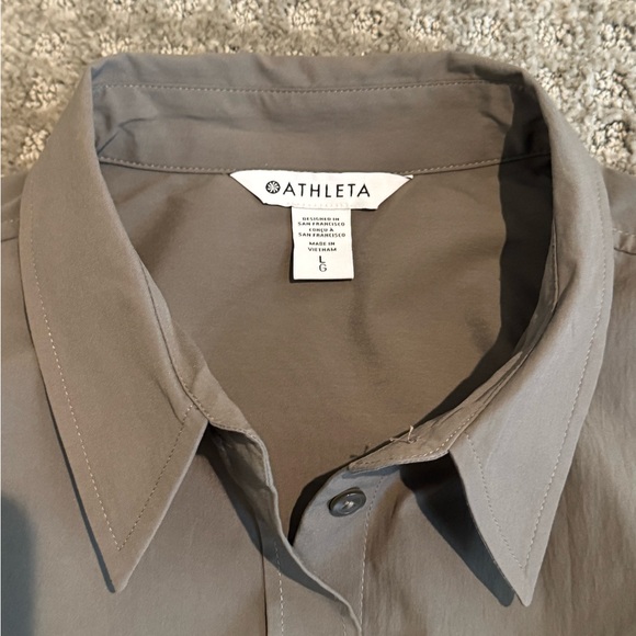Athleta Midday Bubble Hem Shirt
Sz L Cropped button-down - Picture 5 of 7